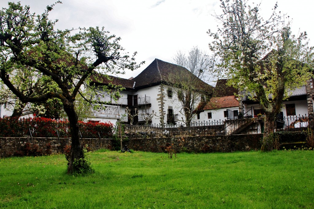 Foto: Vista del pueblo - Ochagavía (Navarra), España