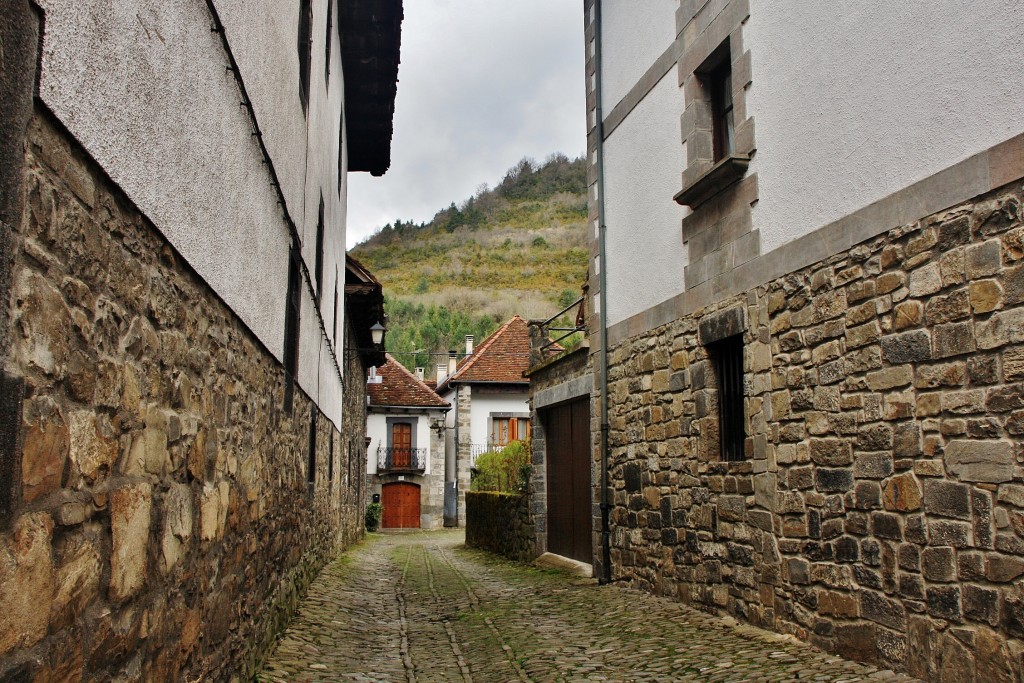 Foto: Vista del pueblo - Ochagavía (Navarra), España