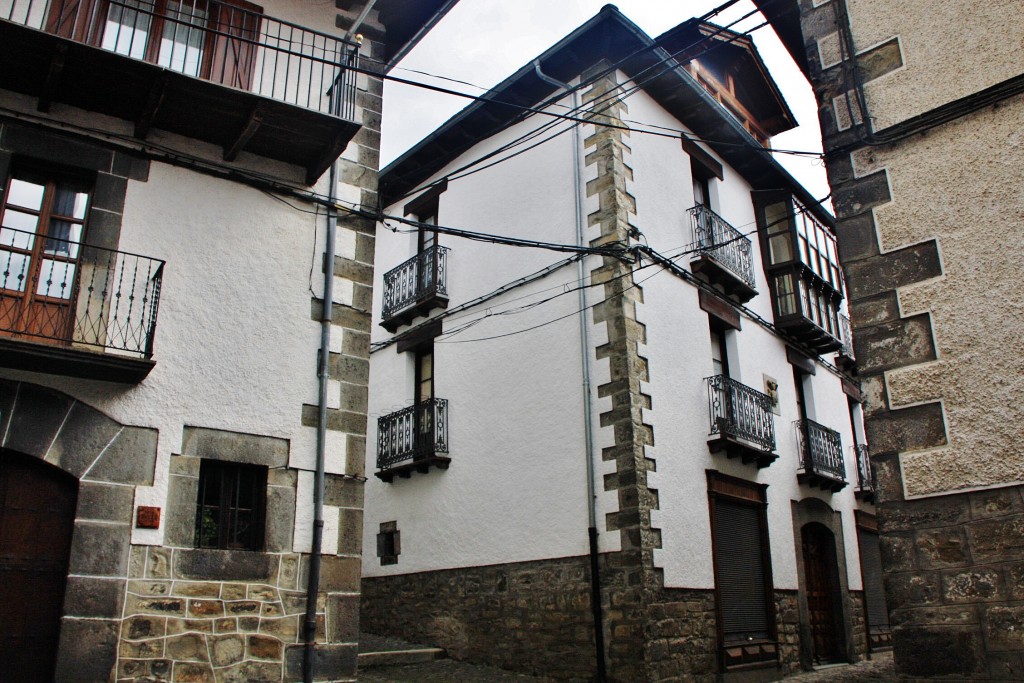 Foto: Vista del pueblo - Ochagavía (Navarra), España