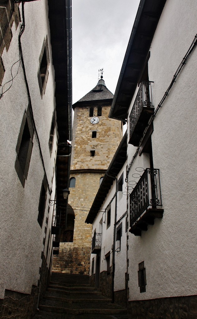 Foto: Vista del pueblo - Ochagavía (Navarra), España