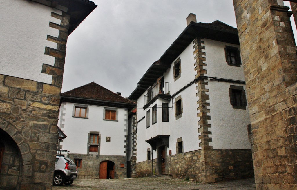 Foto: Vista del pueblo - Ochagavía (Navarra), España
