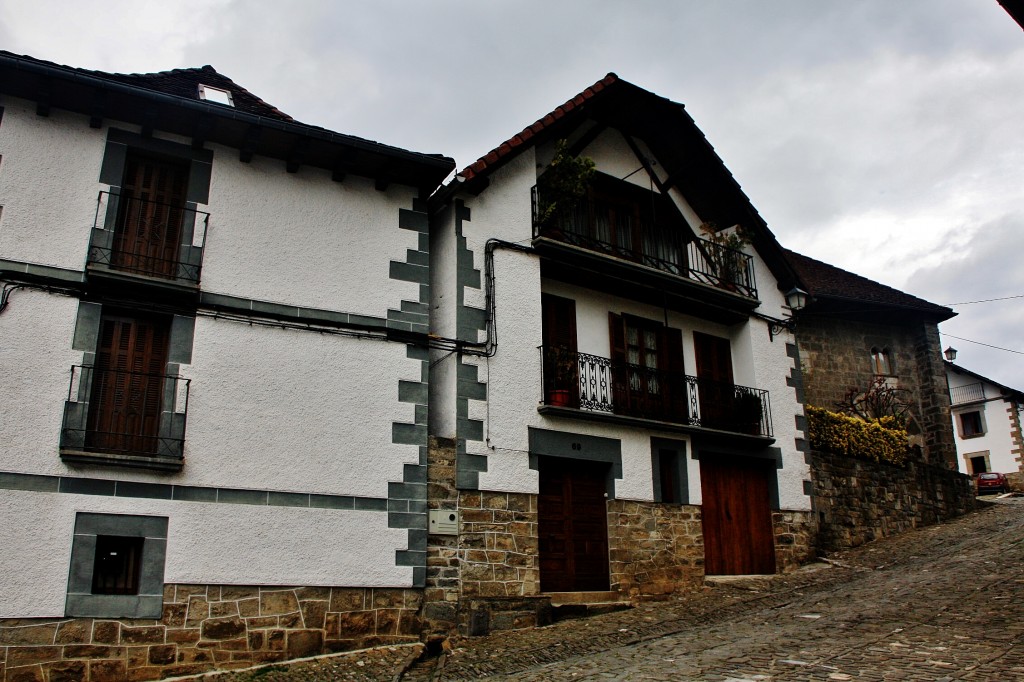 Foto: Vista del pueblo - Ochagavía (Navarra), España