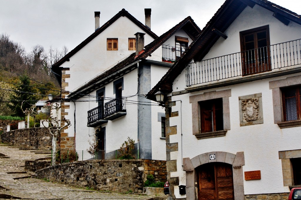 Foto: Vista del pueblo - Ochagavía (Navarra), España