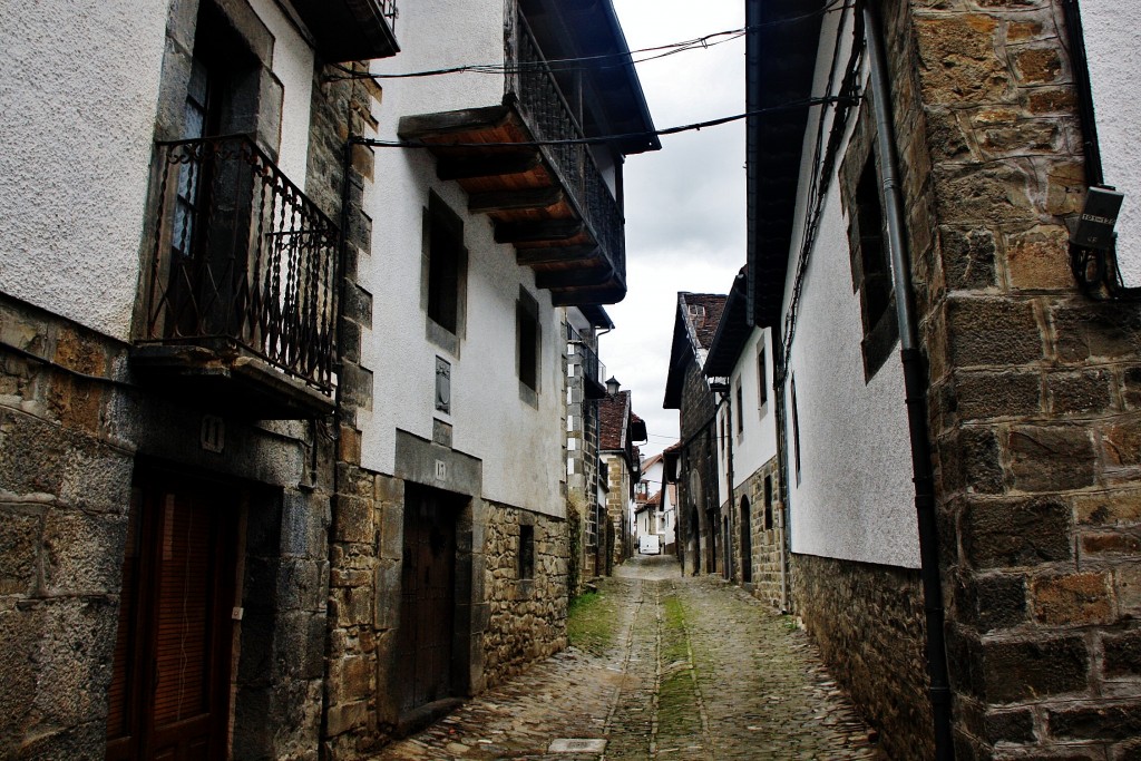 Foto: Vista del pueblo - Ochagavía (Navarra), España