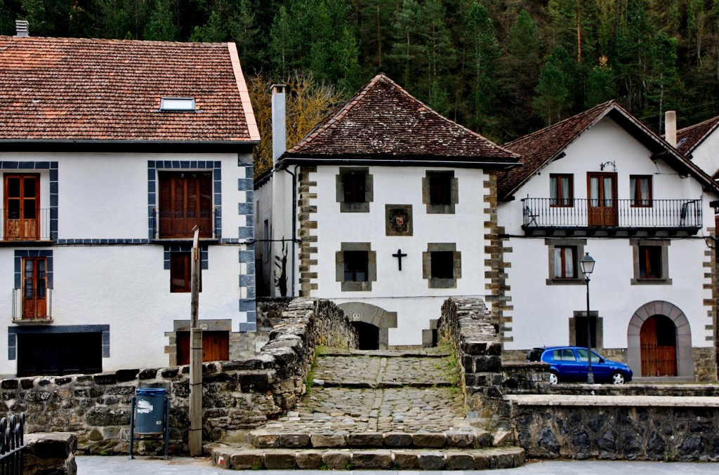 Foto: Vista del pueblo - Ochagavía (Navarra), España