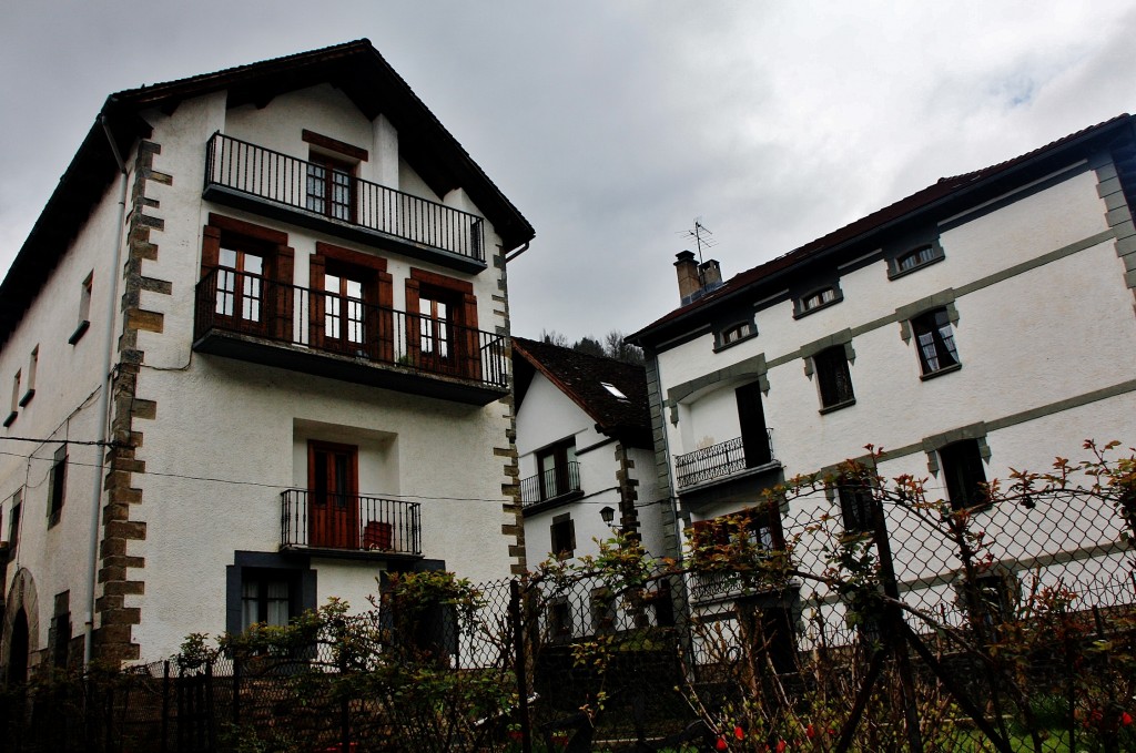 Foto: Vista del pueblo - Ochagavía (Navarra), España