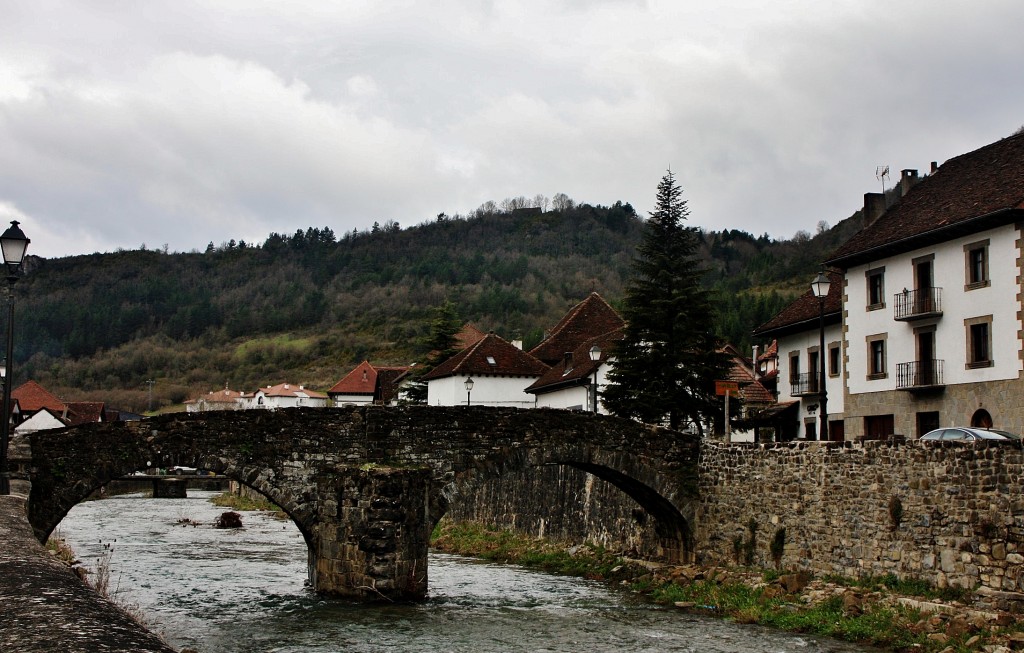 Foto: Puente románico - Ochagavía (Navarra), España