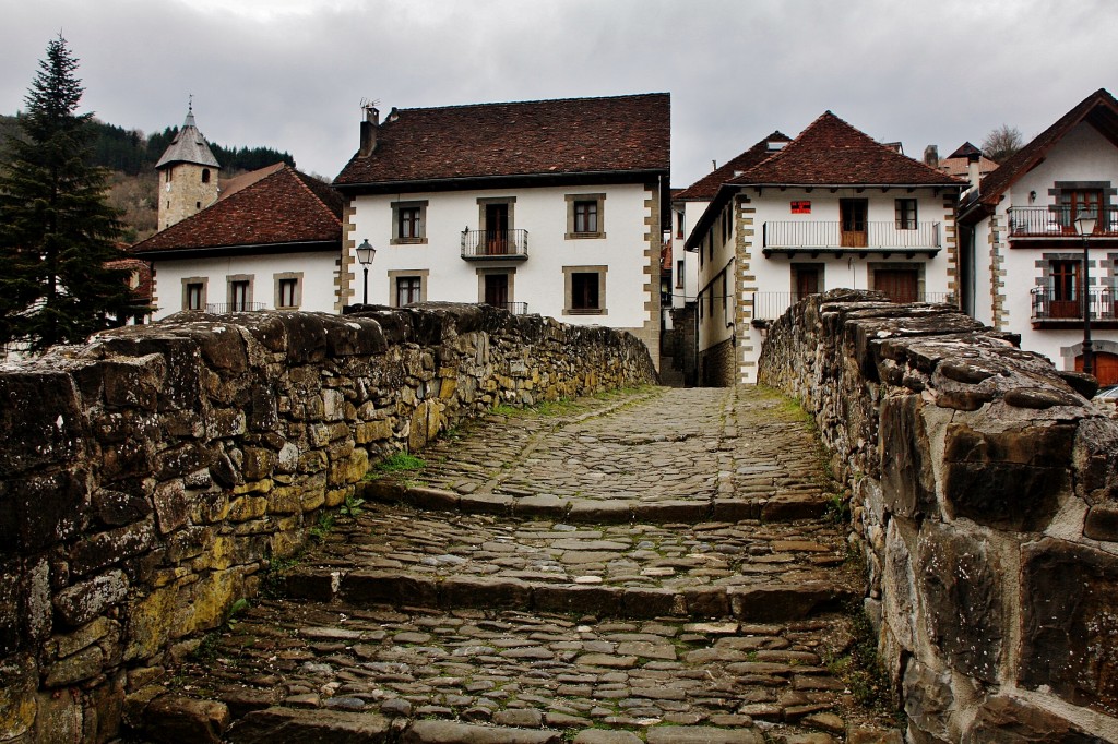 Foto: Puente románico - Ochagavía (Navarra), España