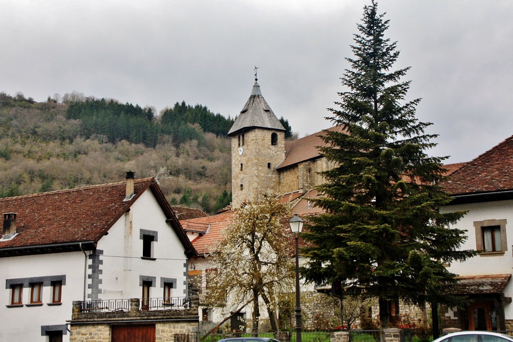 Foto: Vista del pueblo - Ochagavía (Navarra), España