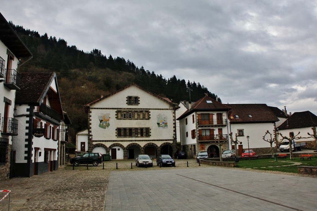Foto: Vista del pueblo - Ochagavía (Navarra), España