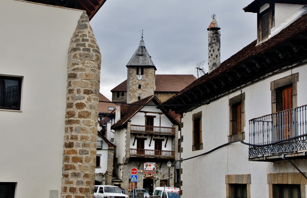 Foto: Vista del pueblo - Ochagavía (Navarra), España