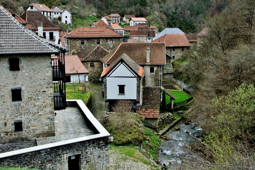 Foto: Vista del pueblo - Uztarroz (Navarra), España