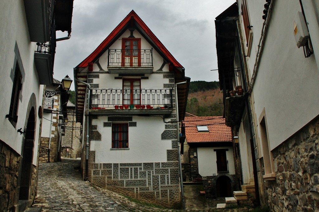 Foto: Vista del pueblo - Uztarroz (Navarra), España