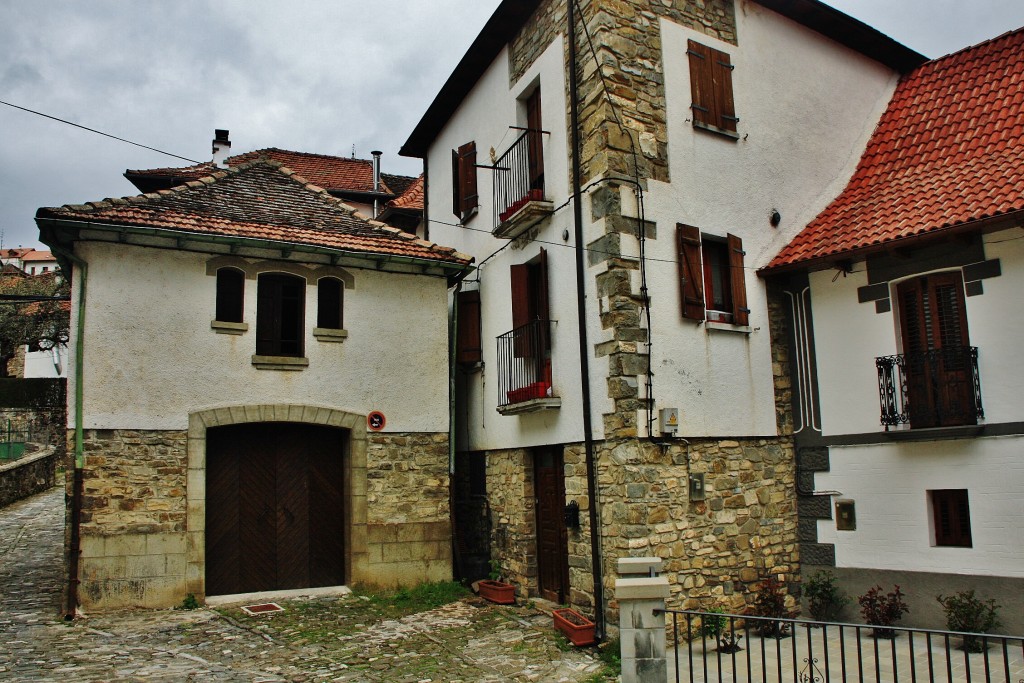 Foto: Vista del pueblo - Uztarroz (Navarra), España