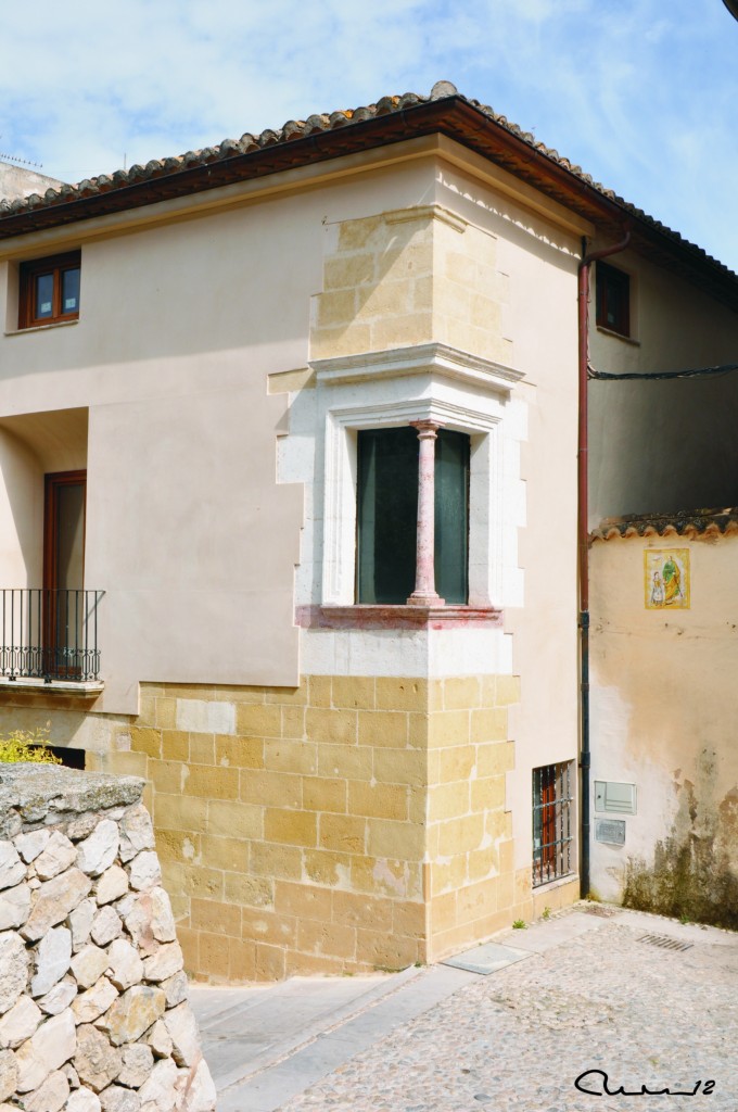 Foto: Extraña ventana - Bocairent (València), España