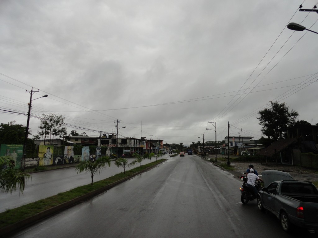 Foto: Entrada a la ciudad. - Lago Agrio (Sucumbios), Ecuador