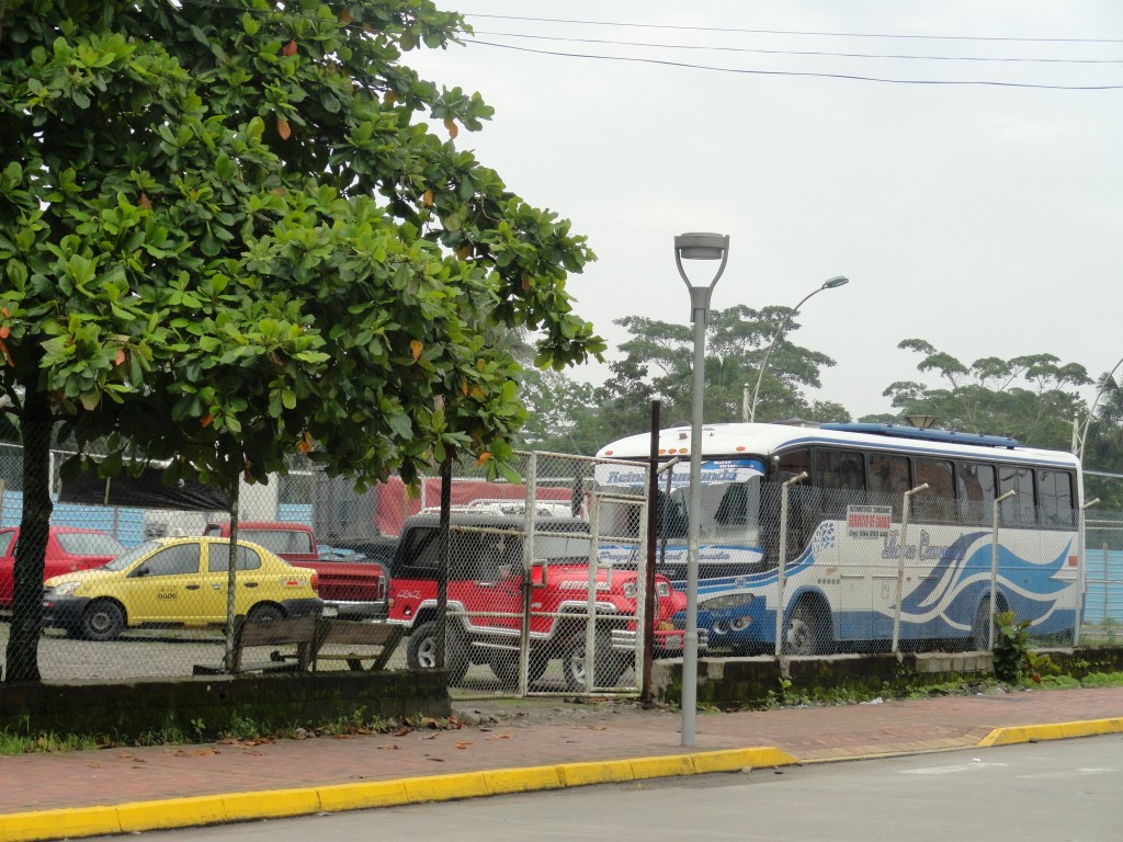 Foto: Un lugar para compra y venta de vehículos - Lago Agrio (Sucumbios), Ecuador