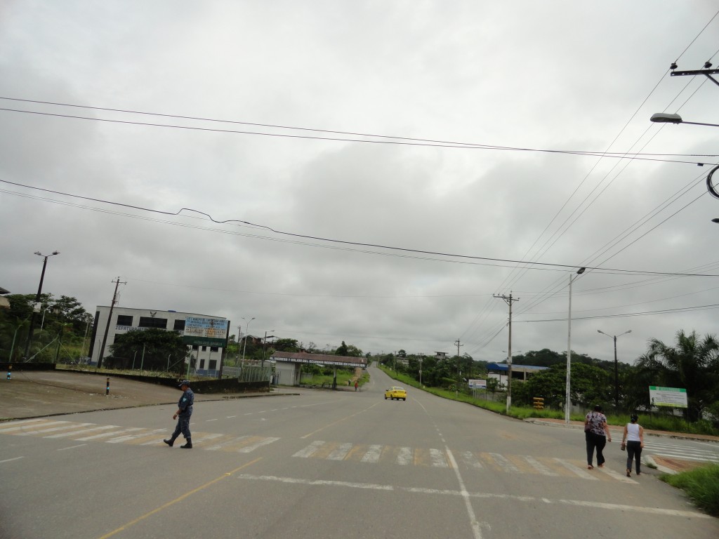 Foto: Camino al Puente Internacional - Lago Agrio (Sucumbios), Ecuador