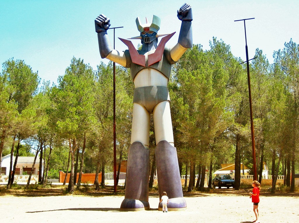Foto: Estatua del Mazinger Z - El Pla de Santa María (Tarragona), España