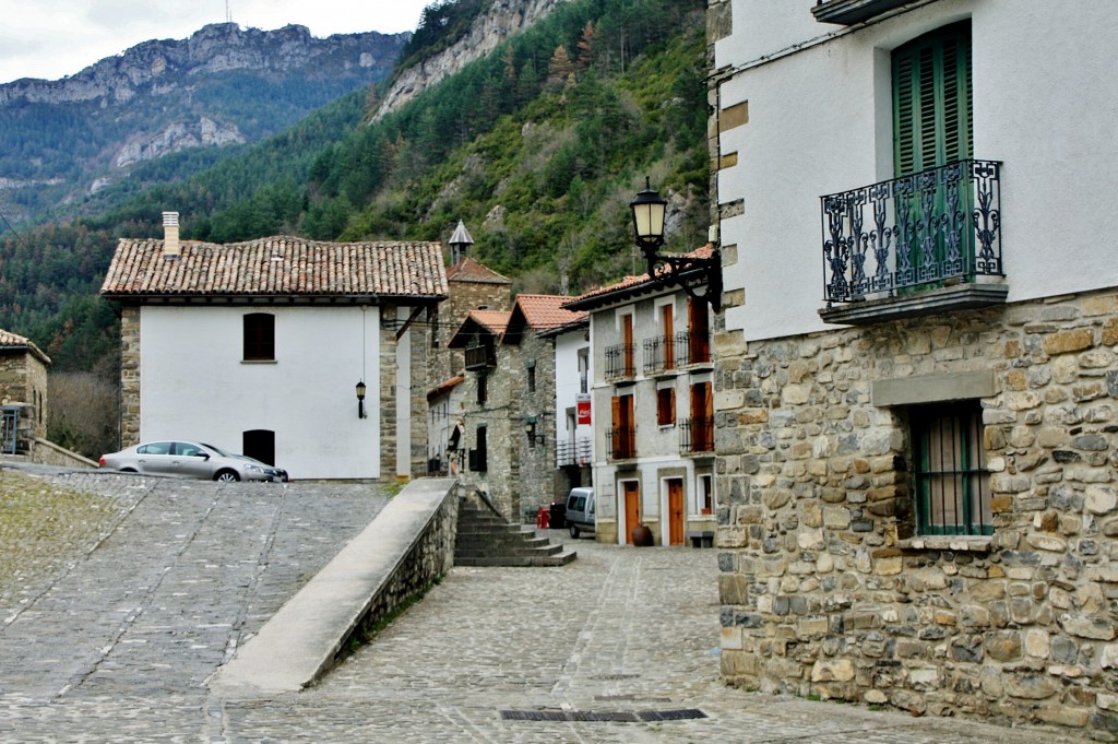 Foto: Vista del pueblo - Urzainqui (Navarra), España