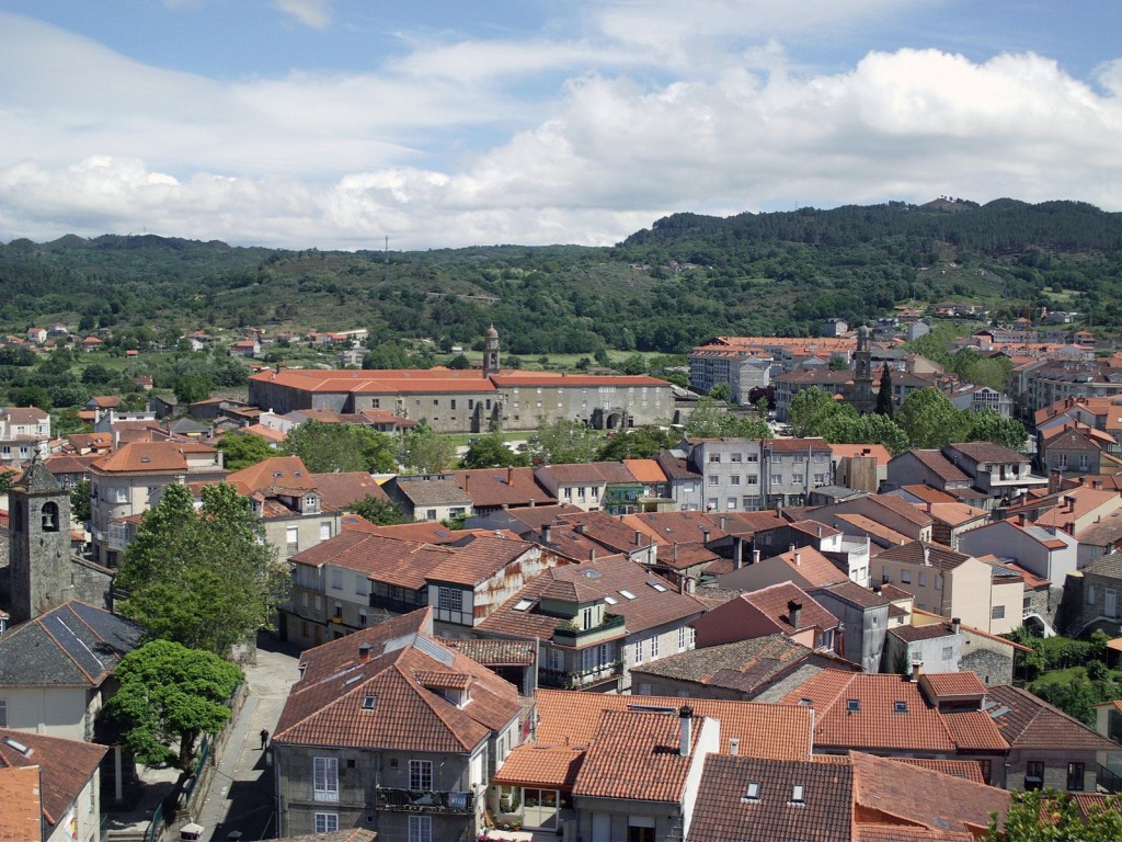 Foto: Vista del Pueblo - Allariz (Ourense), España