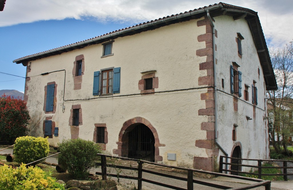 Foto: Molino rehabilitado - Maya (Navarra), España