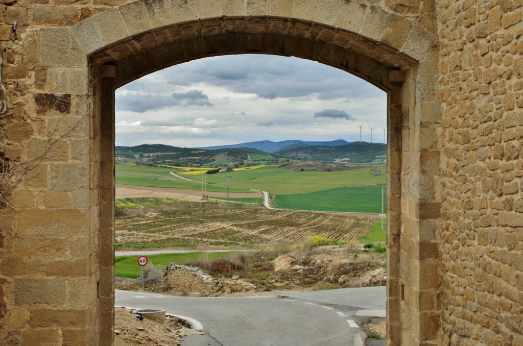 Foto: Puerta de la muralla - Artajona (Navarra), España