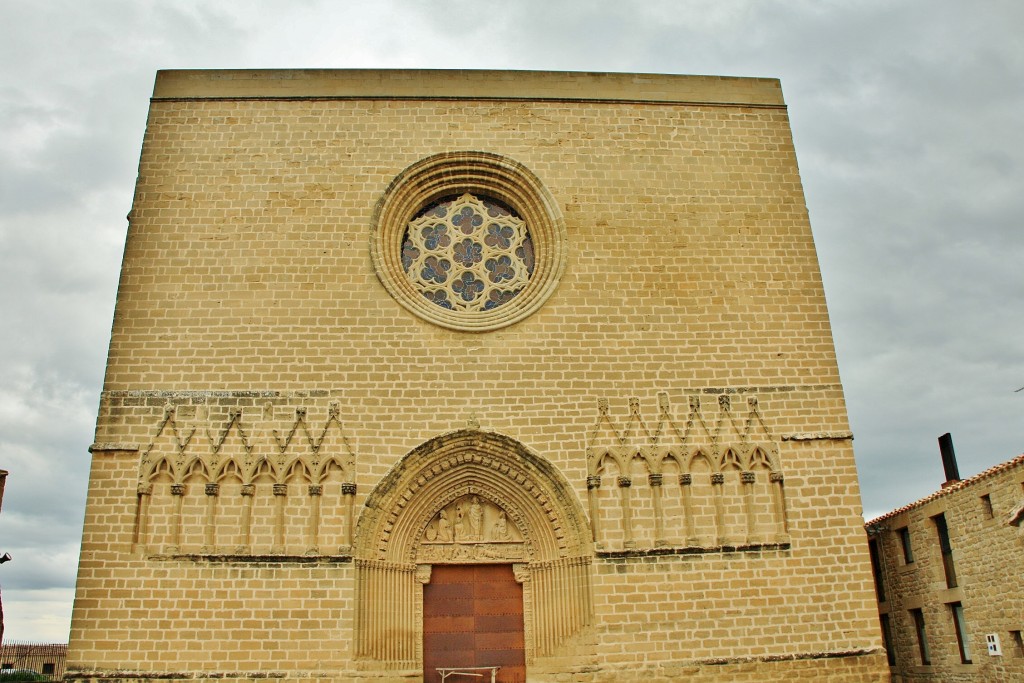 Foto: Igesia de San Pedro - Artajona (Navarra), España