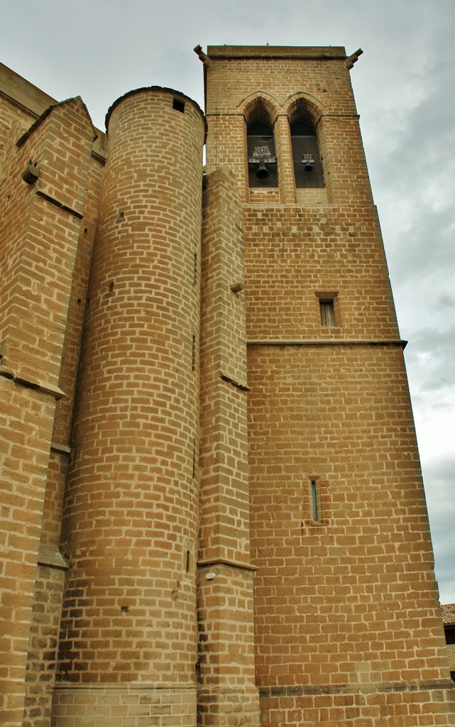 Foto: Igesia de San Pedro - Artajona (Navarra), España