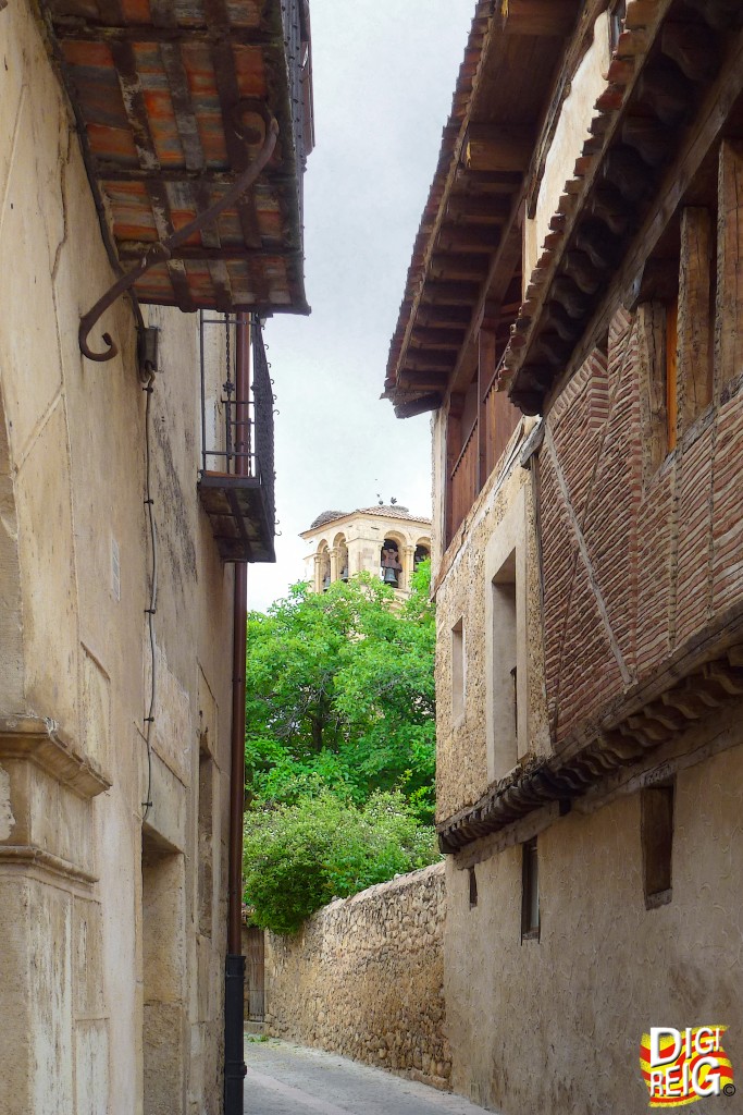 Foto: Calle del pueblo. - Pedraza (Segovia), España