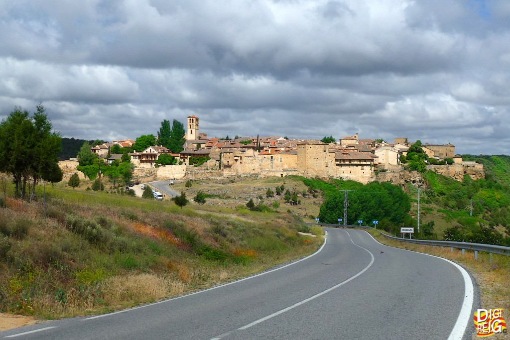 Foto: Pedraza desde la carretera - Pedraza (Segovia), España