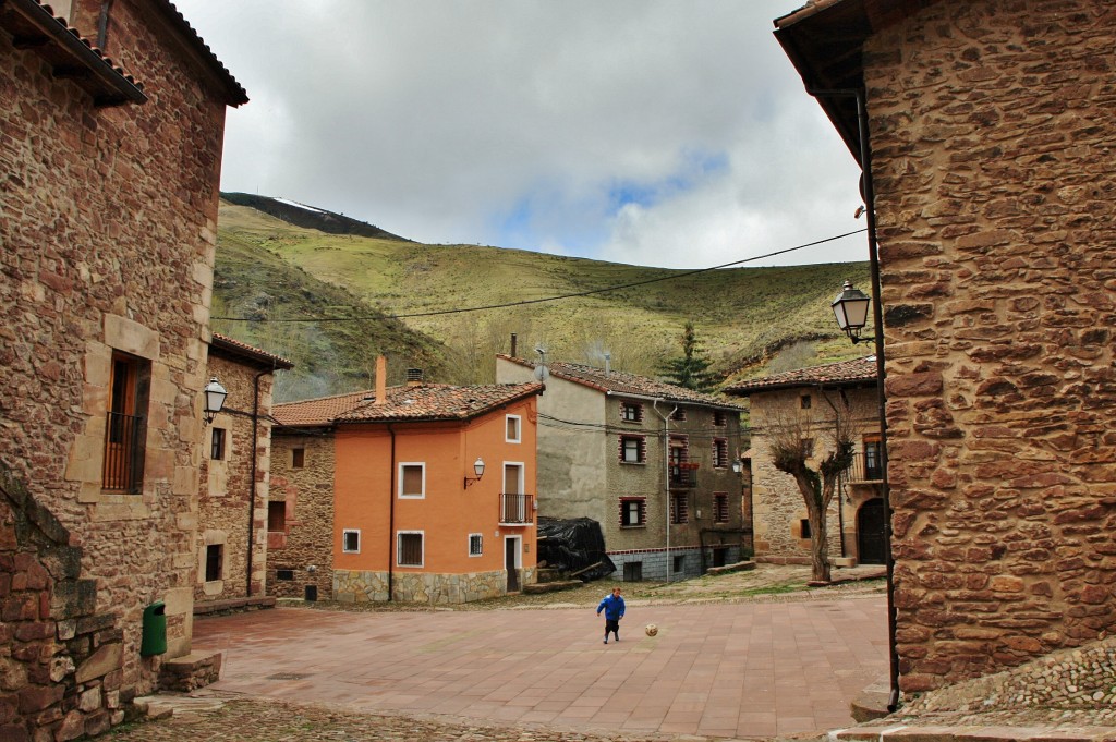 Foto: Vista del pueblo - Viniegra de Arriba (La Rioja), España