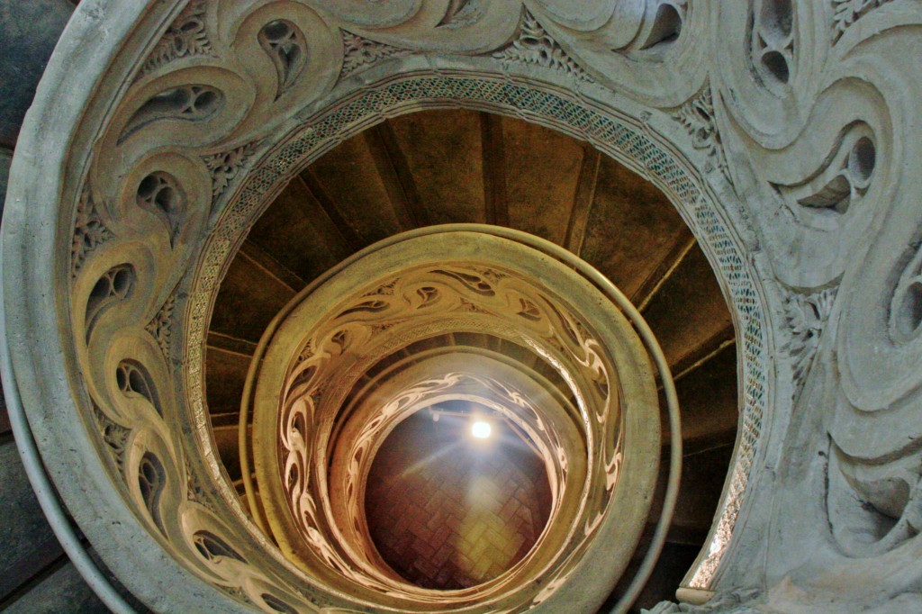Foto: Catedral: escalera helicoidal - Pamplona (Navarra), España