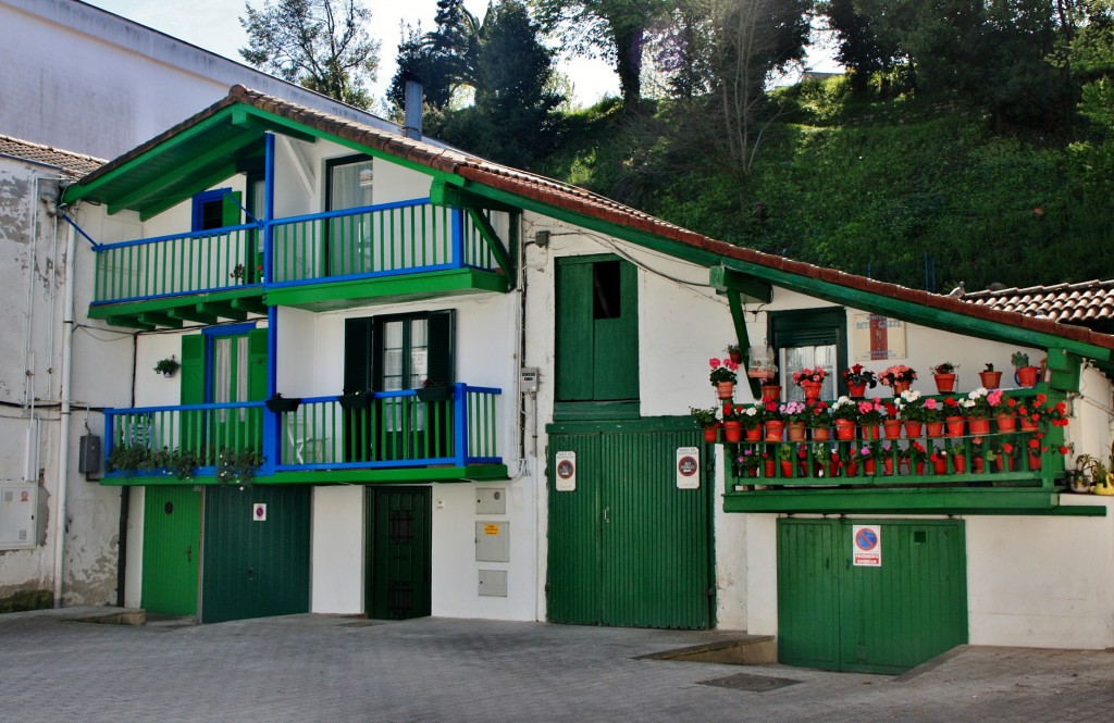 Foto: Antiguo barrio de pescadores - Hondarribia (Gipuzkoa), España