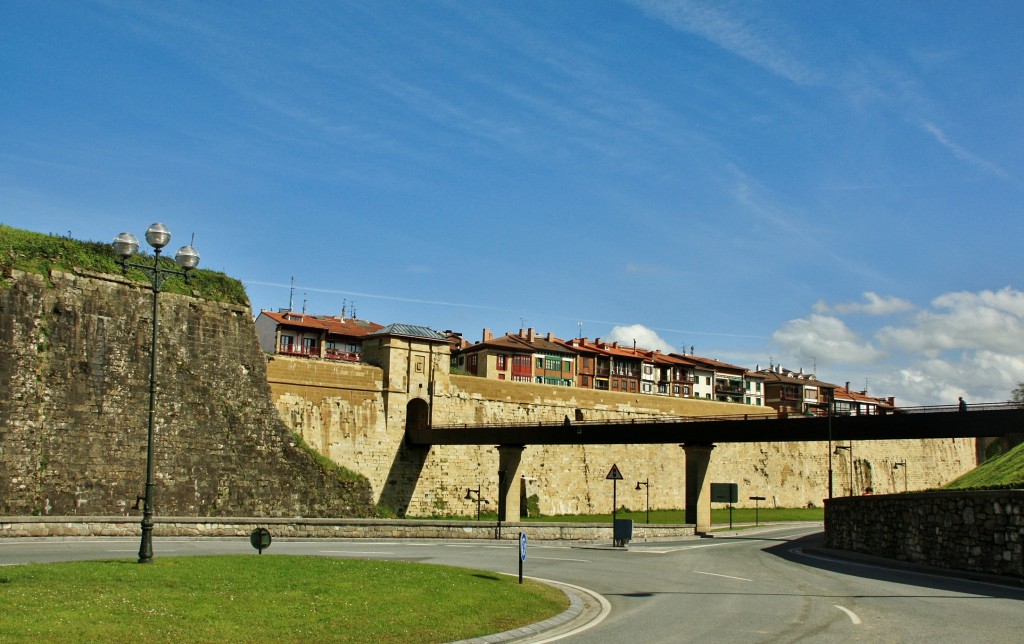 Foto: Pasarela de la puerta de San Nicolás - Hondarribia (Gipuzkoa), España