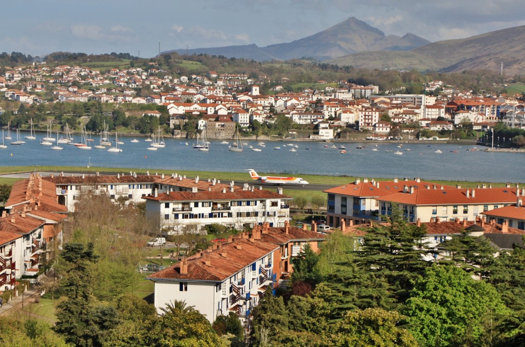 Foto: Vista de la ciudad - Hondarribia (Gipuzkoa), España