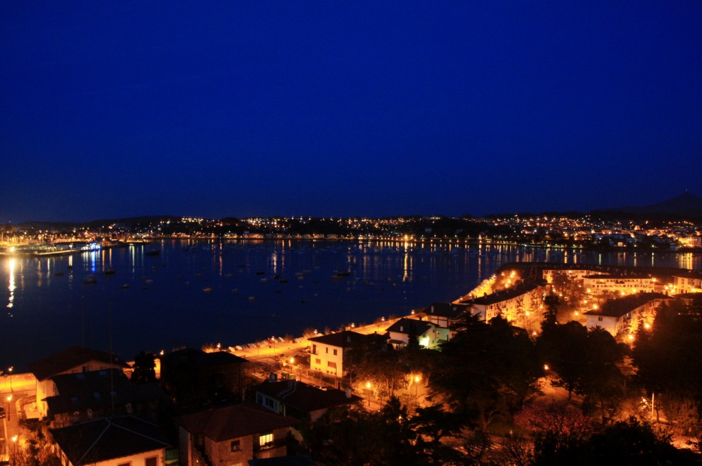 Foto: Vista nocturna - Hondarribia (Gipuzkoa), España