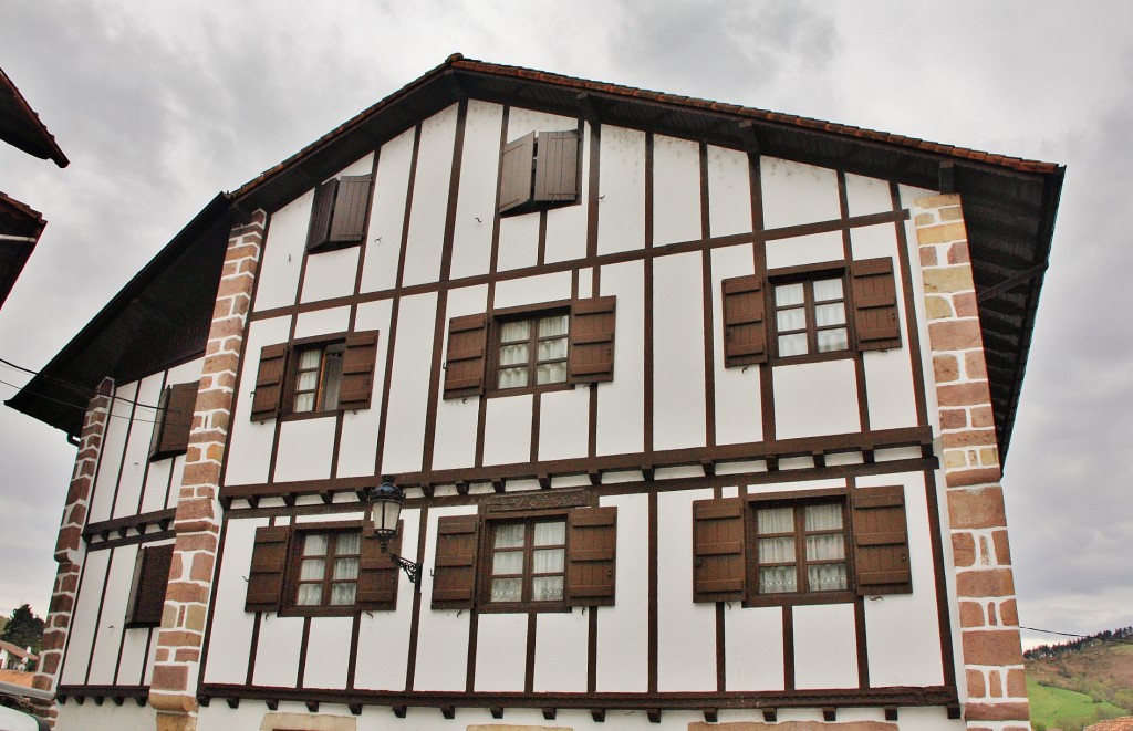 Foto: Vista del pueblo - Bera (Navarra), España
