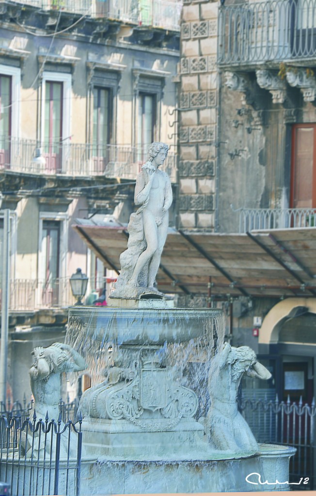 Foto: Fuente de marmol - Catania, Italia
