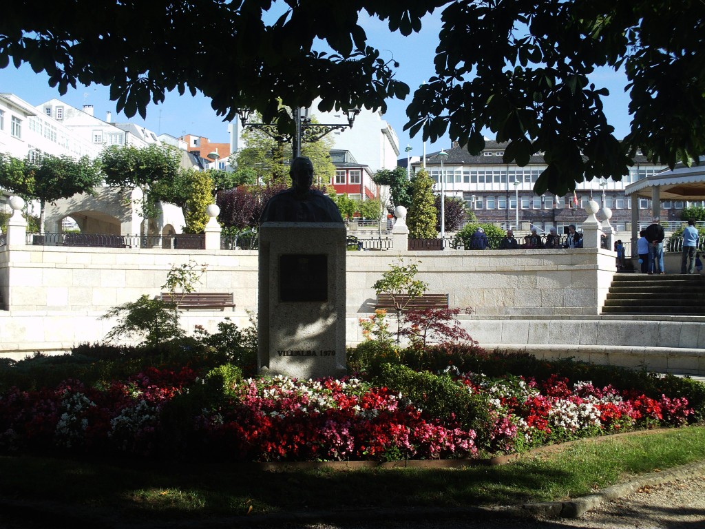 Foto: BUSTO DE FRAGA IRIBARREN - Villalba (Lugo), España