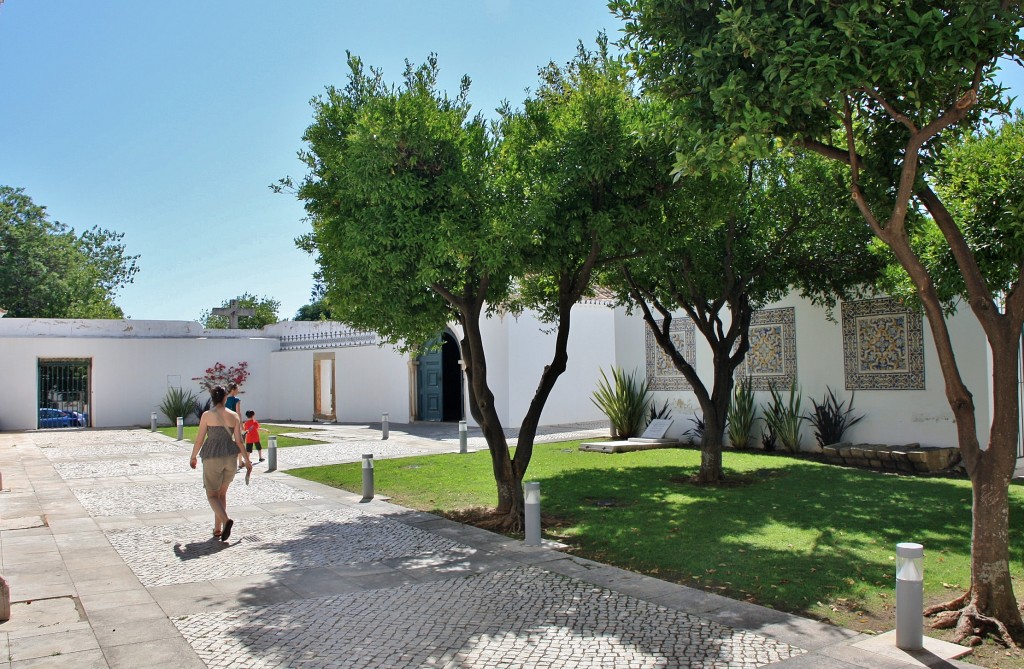 Foto: Claustro de la catedral - Faro, Portugal