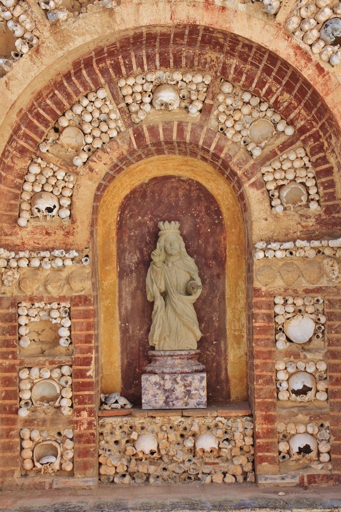 Foto: Capilla de huesos de la catedral - Faro, Portugal