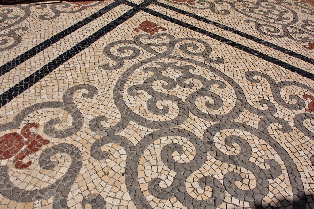 Foto: Suelo de calle patonal - Faro, Portugal