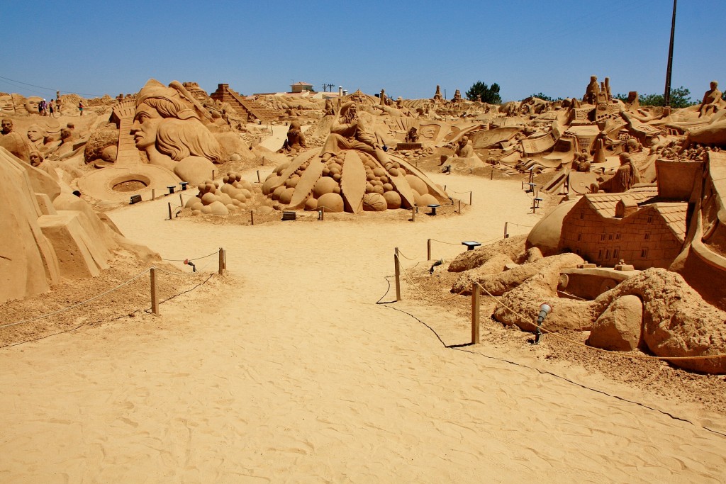 Foto: Figuras de arena - Pêra (Faro), Portugal
