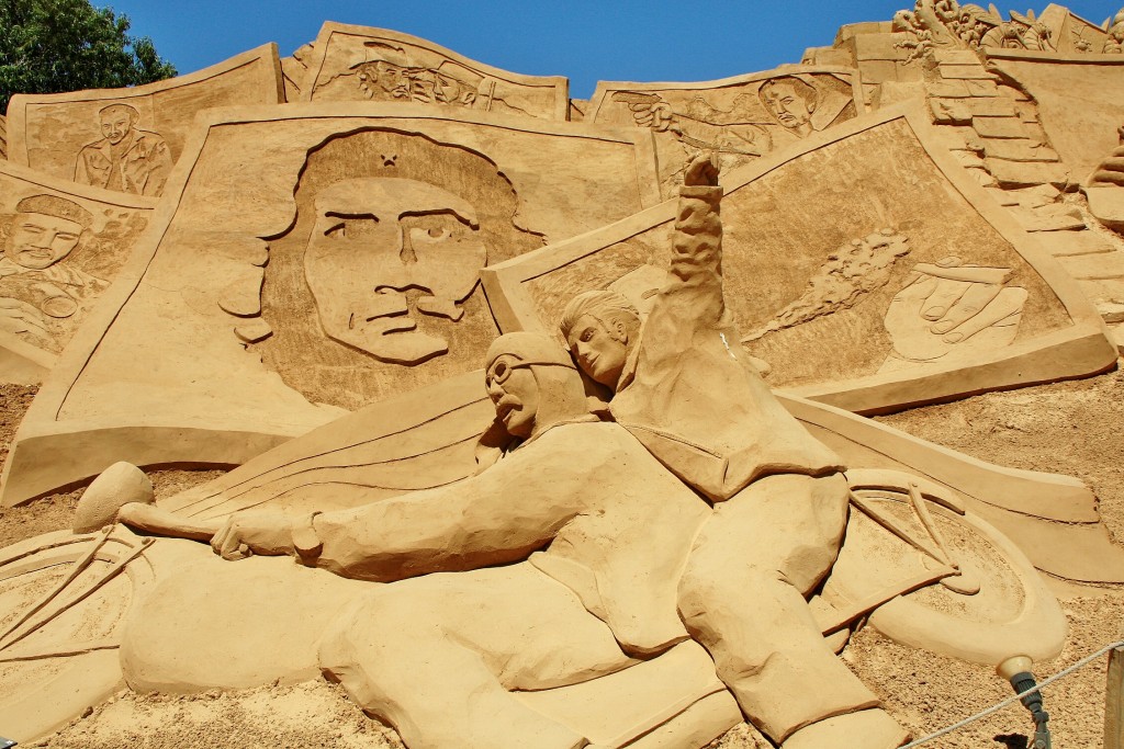 Foto: Figuras de arena - Pêra (Faro), Portugal