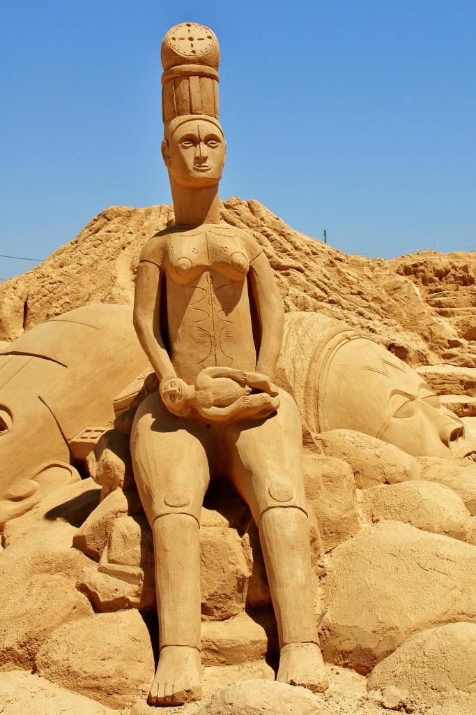 Foto: Figuras de arena - Pêra (Faro), Portugal