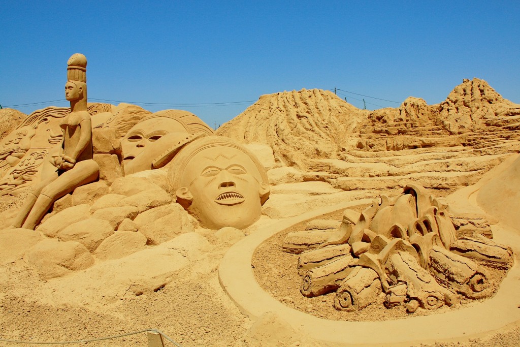 Foto: Figuras de arena - Pêra (Faro), Portugal