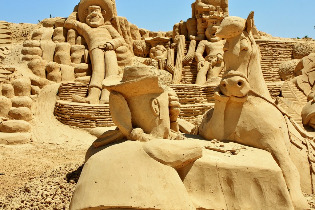 Foto: Figuras de arena - Pêra (Faro), Portugal