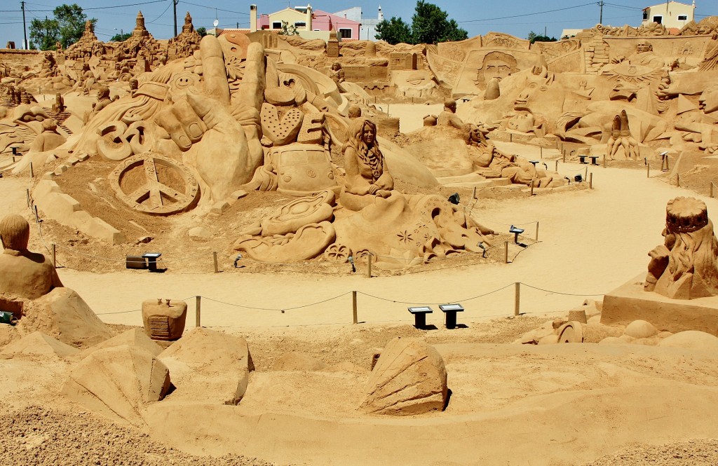 Foto: Figuras de arena - Pêra (Faro), Portugal