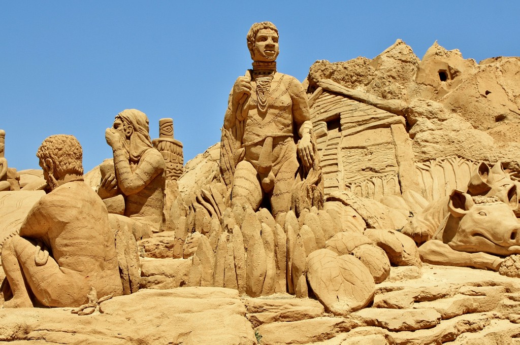 Foto: Figuras de arena - Pêra (Faro), Portugal